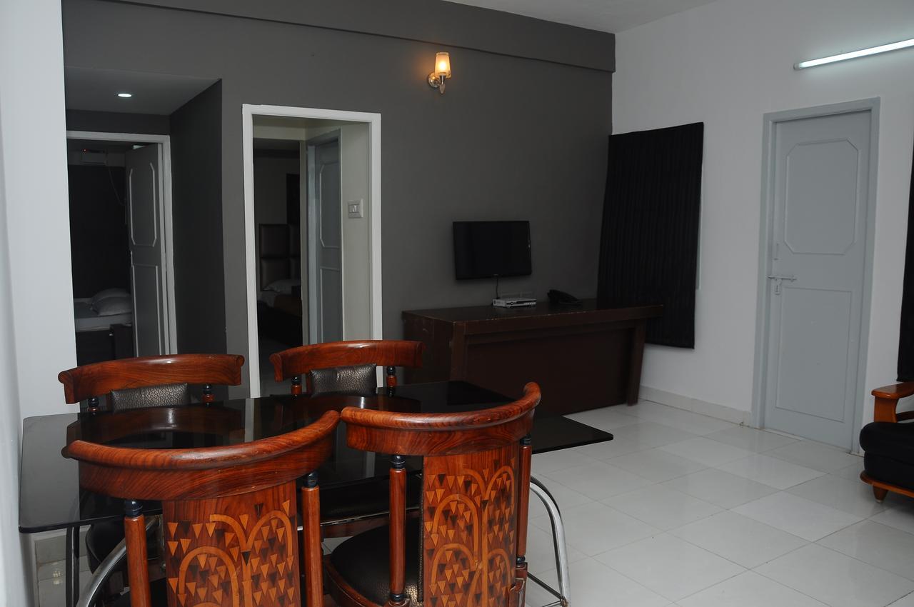 Modern Villa Ченай Екстериор снимка