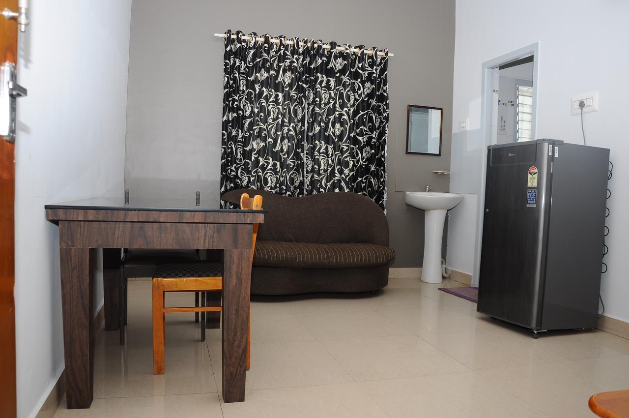 Modern Villa Ченай Екстериор снимка