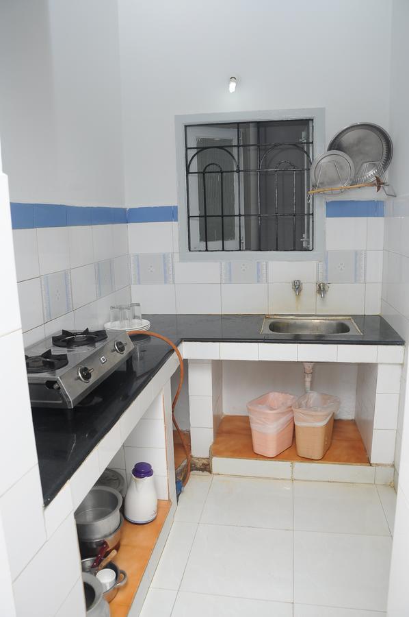 Modern Villa Ченай Екстериор снимка